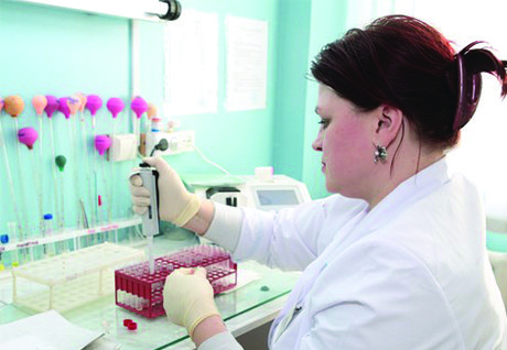Forscherin Pipette.jpg